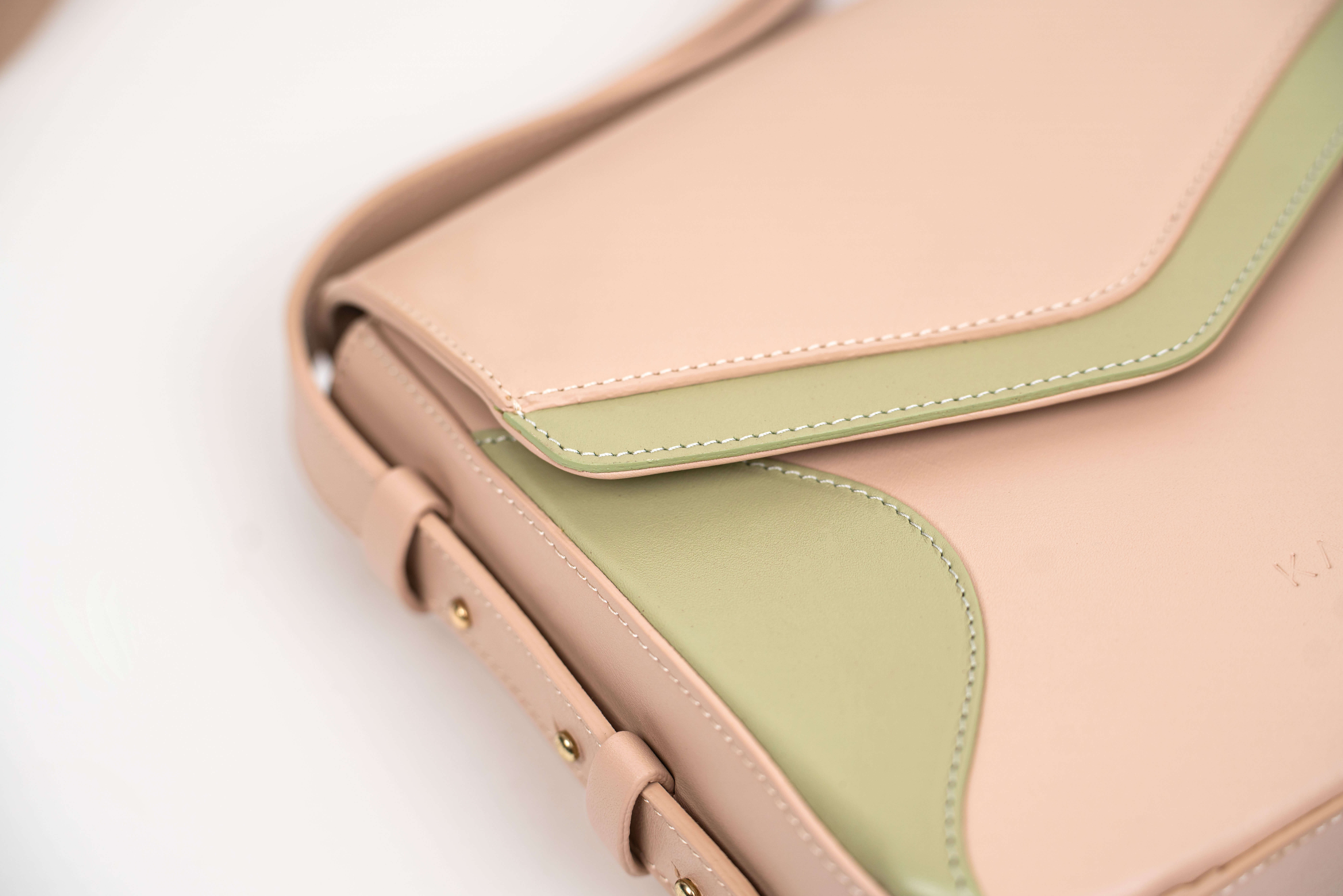 Sac Sofia beige Détail sac cuir